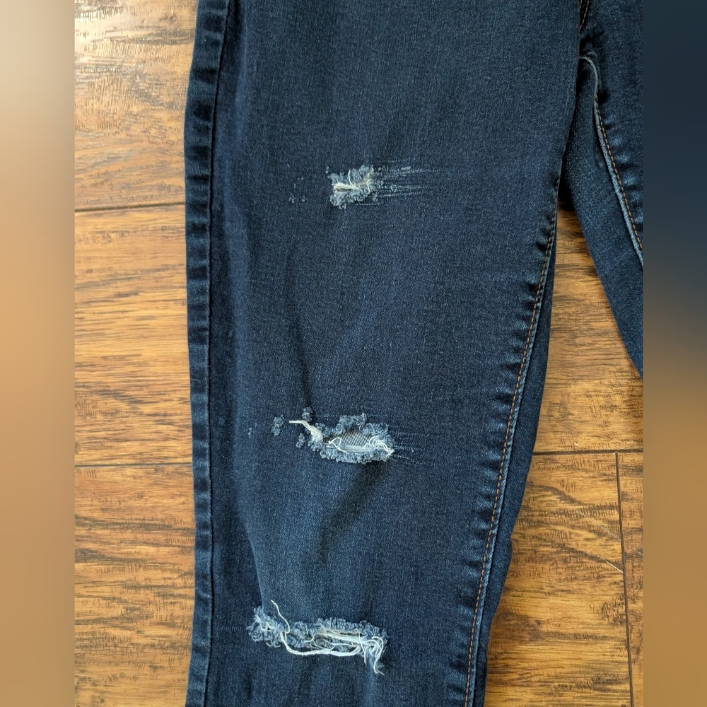 Old Navy Dark Wash‎ Ripped Skinny Jeans - Picture 3 of 13